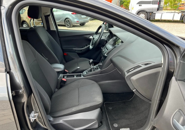 Ford Focus cena 41900 przebieg: 162000, rok produkcji 2017 z Świętochłowice małe 277